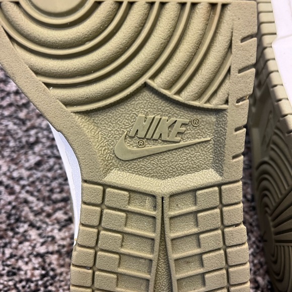 Nike Dunk Low PRM Neutral Olive Sail DV7415-200 Womens Size 5.5 - Picture 5 of 7